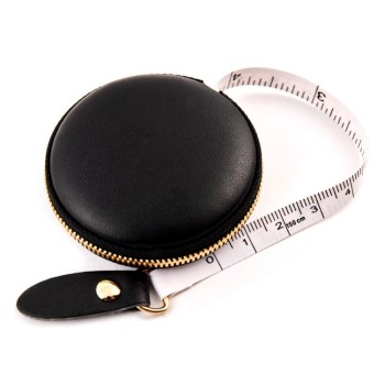 Svinovací metr 150 cm v koženkovém pouzdru se zlatým zipem Hemline Gol