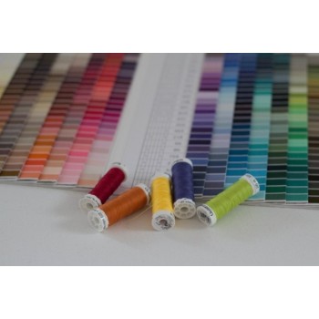 Barevnice univerzálních šicích nití Gütermann