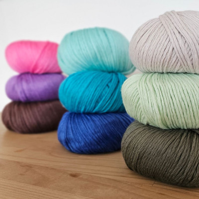 LANG YARNS artikl 933 objemná bavlněná pletací příze Amira 50g