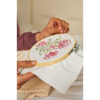 Sada na vyšívání Uklidňující karafiáty 2 motivy DMC Mindful Making