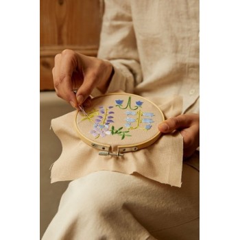 Sada na vyšívání Probouzející se jaro 2 motivy DMC Mindful Making