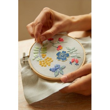 Sada na vyšívání Probouzející se jaro 2 motivy DMC Mindful Making