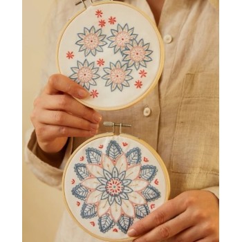 Sada na vyšívání Mandala Levantové květy 2 motivy DMC Mindful Making