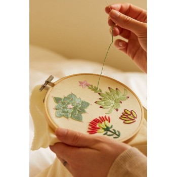 Sada na vyšívání Zahrada se sukulenty 2 motivy DMC Mindful Making