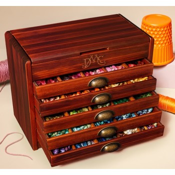 Vintage dřevěná skříňka DMC naplněná 500 bavlnkami Mouliné Spécial