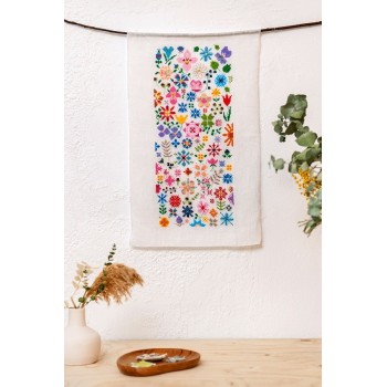 Publikace vyšívacích předloh DMC 15 projektů pro bytové a oděvní dekor