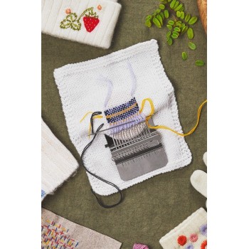 Mini tkalcovský stav na upcyklaci oblečení DMC, upcycling